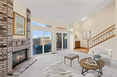 Living - 2209 Ascot Pkwy, Vallejo, CA 94591 photo 2 of 4