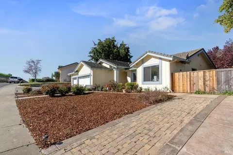 Exterior - 2209 Ascot Pkwy, Vallejo, CA 94591 photo 2 of 3