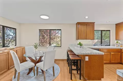 Dining - 2209 Ascot Pkwy, Vallejo, CA 94591 photo 2 of 2