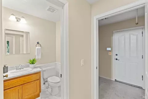 Entry Way - 2209 Ascot Pkwy, Vallejo, CA 94591 photo 2 of 2