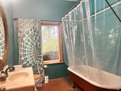 Bath - 29281 Timberline Rd, Willits, CA 95490 photo 1 of 3