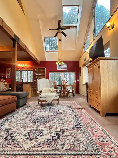 29281 Timberline Rd, Willits, CA 95490