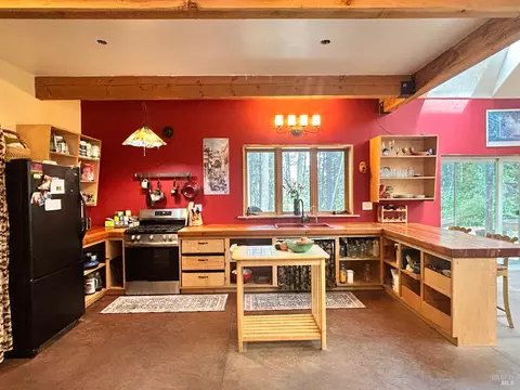 Kitchen - 29281 Timberline Rd, Willits, CA 95490 photo 3 of 6