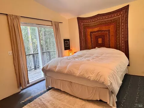 Bedroom - 29281 Timberline Rd, Willits, CA 95490 photo 2 of 5