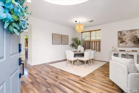 Entry Way - 1433 Birdie Dr, Windsor, CA 95492 photo 1 of 6