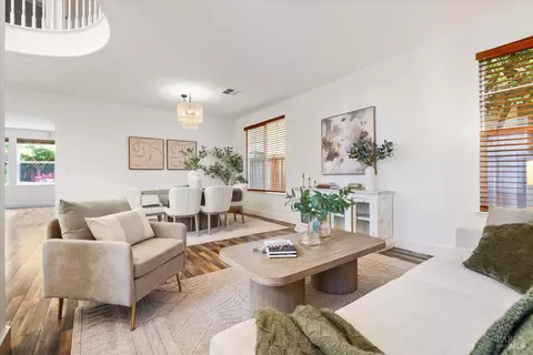 Living - 1433 Birdie Dr, Windsor, CA 95492 photo 2 of 3