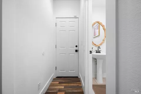 Entry Way - 1433 Birdie Dr, Windsor, CA 95492 photo 1 of 4