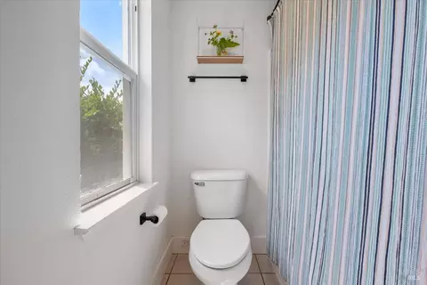Bath - 1433 Birdie Dr, Windsor, CA 95492 photo 6 of 6