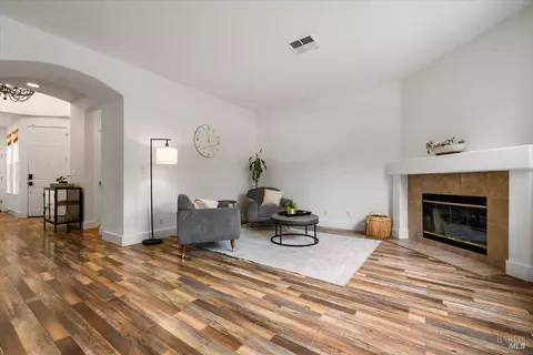 Living - 1433 Birdie Dr, Windsor, CA 95492 photo 1 of 1
