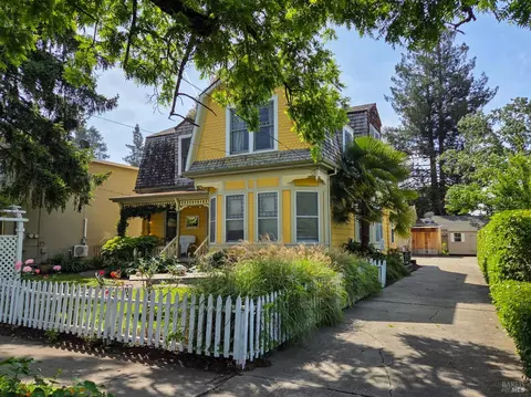 150-152 W 8th St, Santa Rosa, CA 95401