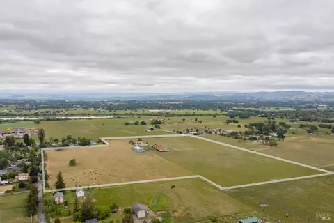 5820 Hall Rd, Santa Rosa, CA 95401