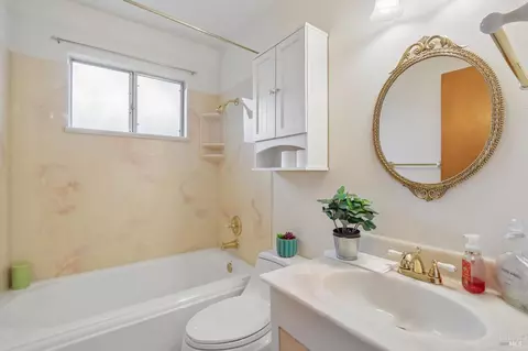 Bath - 331 E Pacific Ave, Fairfield, CA 94533 photo 1 of 2