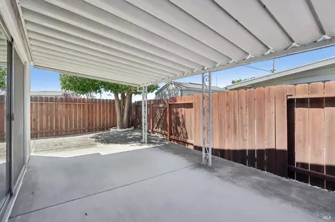 Exterior - 331 E Pacific Ave, Fairfield, CA 94533 photo 4 of 9