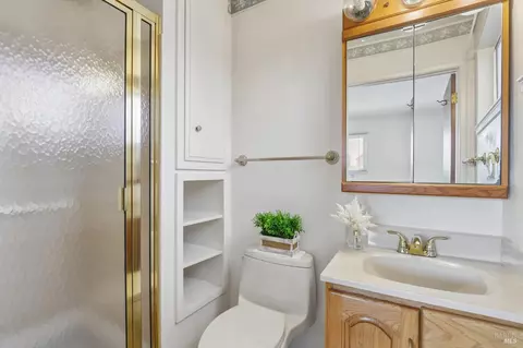Bath - 331 E Pacific Ave, Fairfield, CA 94533 photo 2 of 2