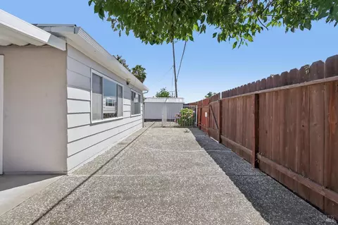 Exterior - 331 E Pacific Ave, Fairfield, CA 94533 photo 5 of 9