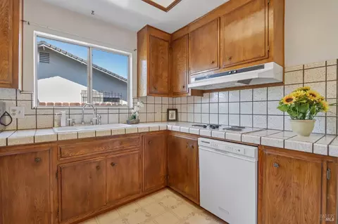 Kitchen - 331 E Pacific Ave, Fairfield, CA 94533 photo 4 of 4