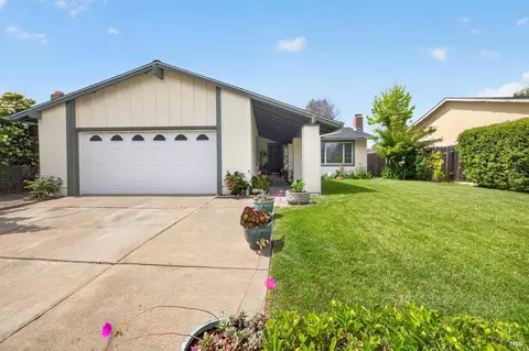 1435 Ivy Ln, Petaluma, CA 94954