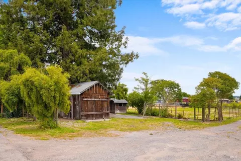 1187 Hart Ln, Fulton, CA 95439