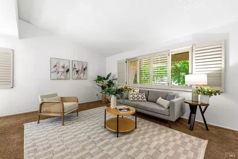 Living - 3012 Chestnut Ct, Fairfield, CA 94533 photo 1 of 6