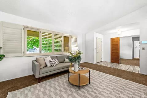 Living - 3012 Chestnut Ct, Fairfield, CA 94533 photo 2 of 6