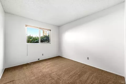 Bedroom - 3012 Chestnut Ct, Fairfield, CA 94533 photo 8 of 9