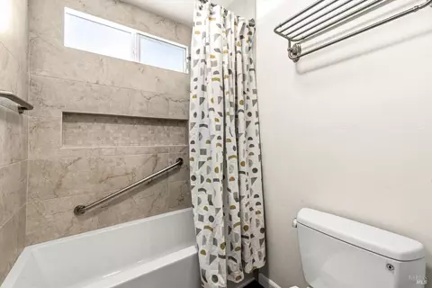 Bath - 3012 Chestnut Ct, Fairfield, CA 94533 photo 4 of 4