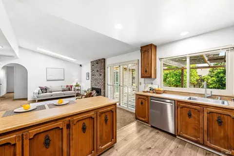 Kitchen - 3012 Chestnut Ct, Fairfield, CA 94533 photo 4 of 9