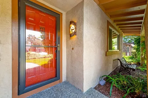 Entry Way - 3012 Chestnut Ct, Fairfield, CA 94533 photo 1 of 3