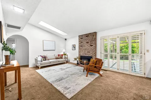 Living - 3012 Chestnut Ct, Fairfield, CA 94533 photo 4 of 6