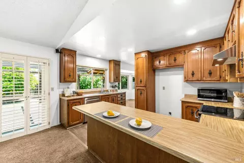 Kitchen - 3012 Chestnut Ct, Fairfield, CA 94533 photo 8 of 9