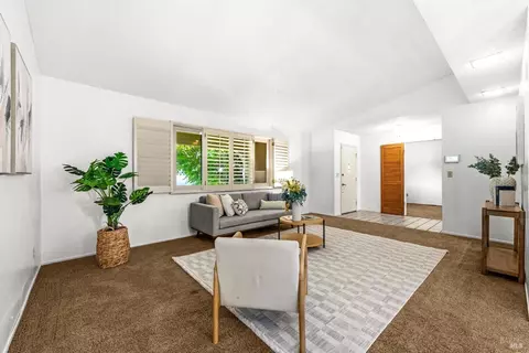 Living - 3012 Chestnut Ct, Fairfield, CA 94533 photo 3 of 6