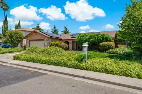 Exterior - 3012 Chestnut Ct, Fairfield, CA 94533 photo 3 of 21