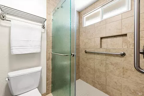 Bath - 3012 Chestnut Ct, Fairfield, CA 94533 photo 2 of 4