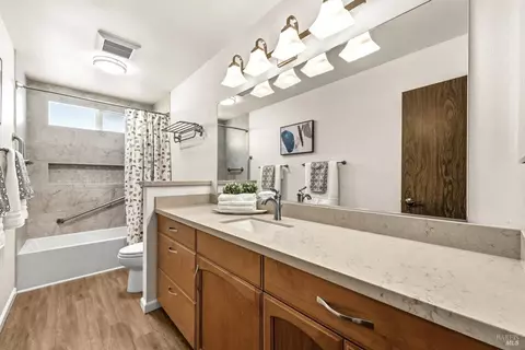 Bath - 3012 Chestnut Ct, Fairfield, CA 94533 photo 3 of 4
