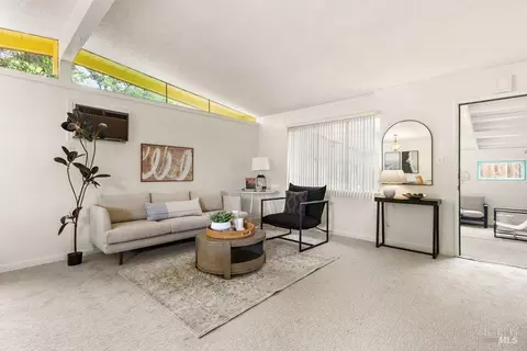 Living - 104 Wedgewood Ct, Vallejo, CA 94591 photo 2 of 2
