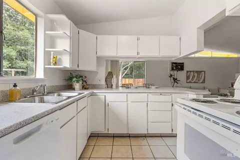 Kitchen - 104 Wedgewood Ct, Vallejo, CA 94591 photo 2 of 2