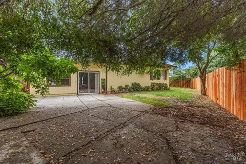 Exterior - 104 Wedgewood Ct, Vallejo, CA 94591 photo 4 of 11