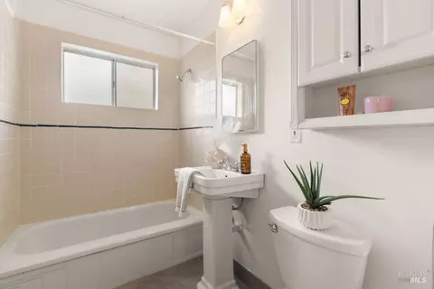 Bath - 104 Wedgewood Ct, Vallejo, CA 94591 photo 1 of 1