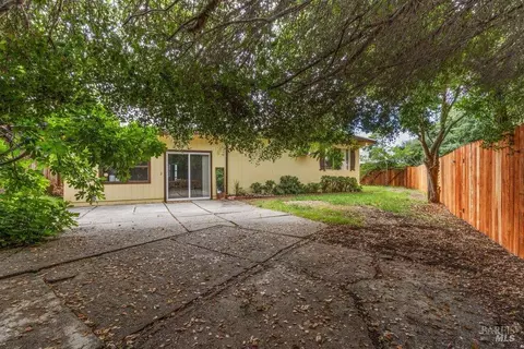 Exterior - 104 Wedgewood Ct, Vallejo, CA 94591 photo 9 of 11