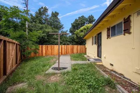 Exterior - 104 Wedgewood Ct, Vallejo, CA 94591 photo 6 of 11