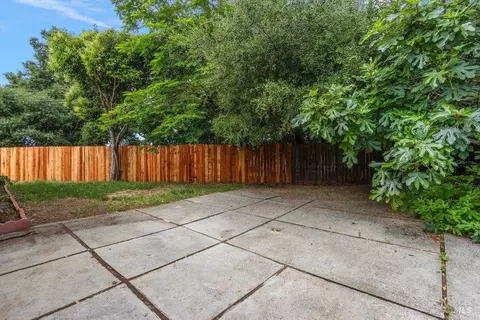 Exterior - 104 Wedgewood Ct, Vallejo, CA 94591 photo 3 of 11