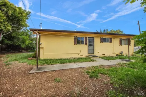 Exterior - 104 Wedgewood Ct, Vallejo, CA 94591 photo 7 of 11