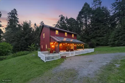 6483 Rohnerville Rd, Hydesville, CA 95547