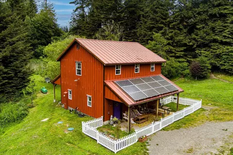 Exterior - 6483 Rohnerville Rd, Hydesville, CA 95547 photo 9 of 21