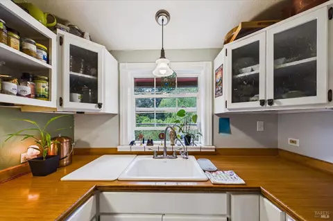 Kitchen - 6483 Rohnerville Rd, Hydesville, CA 95547 photo 4 of 4