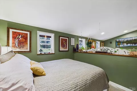 Bedroom - 6483 Rohnerville Rd, Hydesville, CA 95547 photo 5 of 7