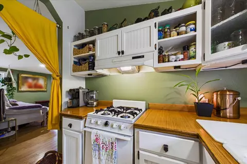 Kitchen - 6483 Rohnerville Rd, Hydesville, CA 95547 photo 3 of 4