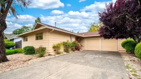 2627 Compadre Dr, Santa Rosa, CA 95405