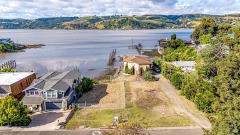 704 W I St, Benicia, CA 94510