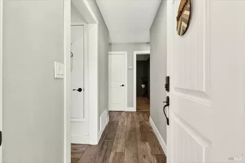 Entry Way - 366 Trinity Dr, Vacaville, CA 95687 photo 2 of 8